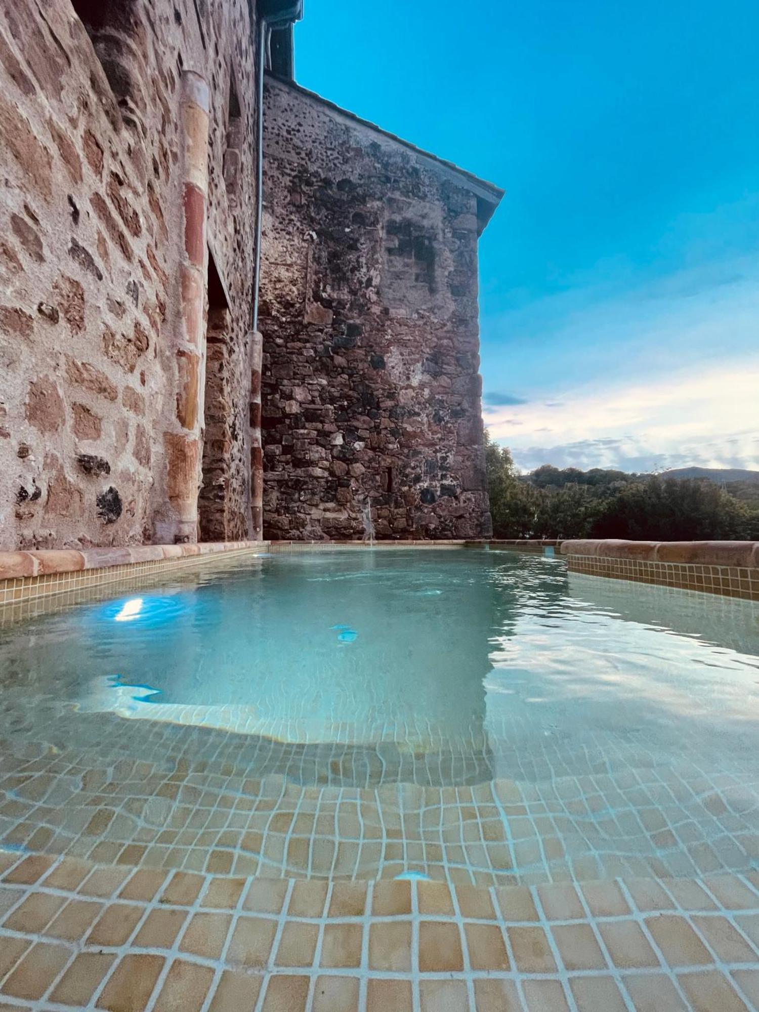 Hotel Cal Sastre Santa Pau Esterno foto
