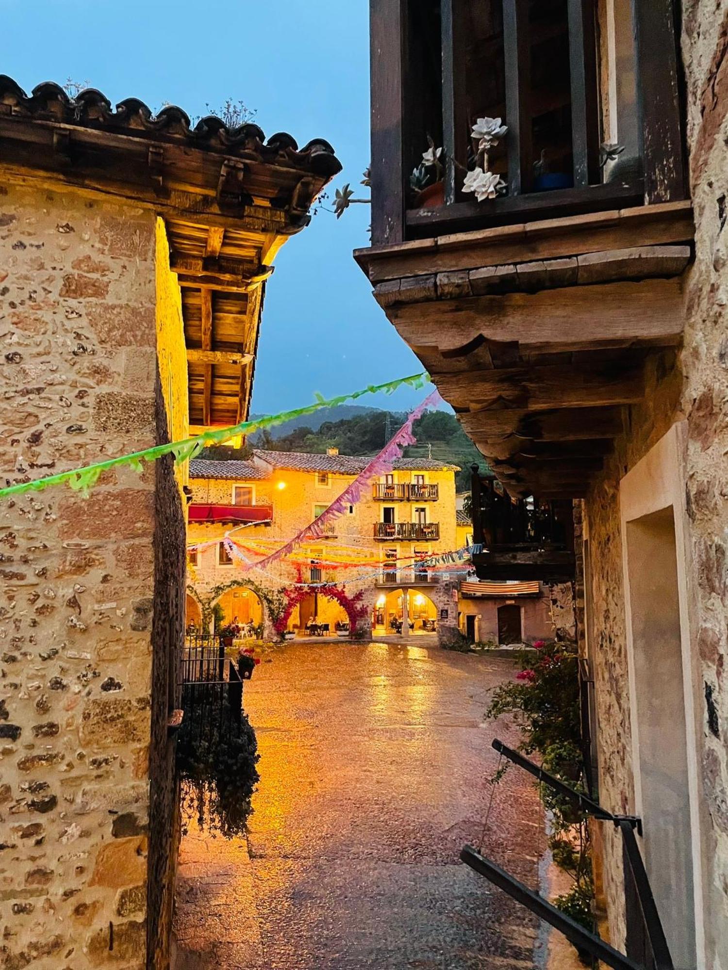 Hotel Cal Sastre Santa Pau Esterno foto