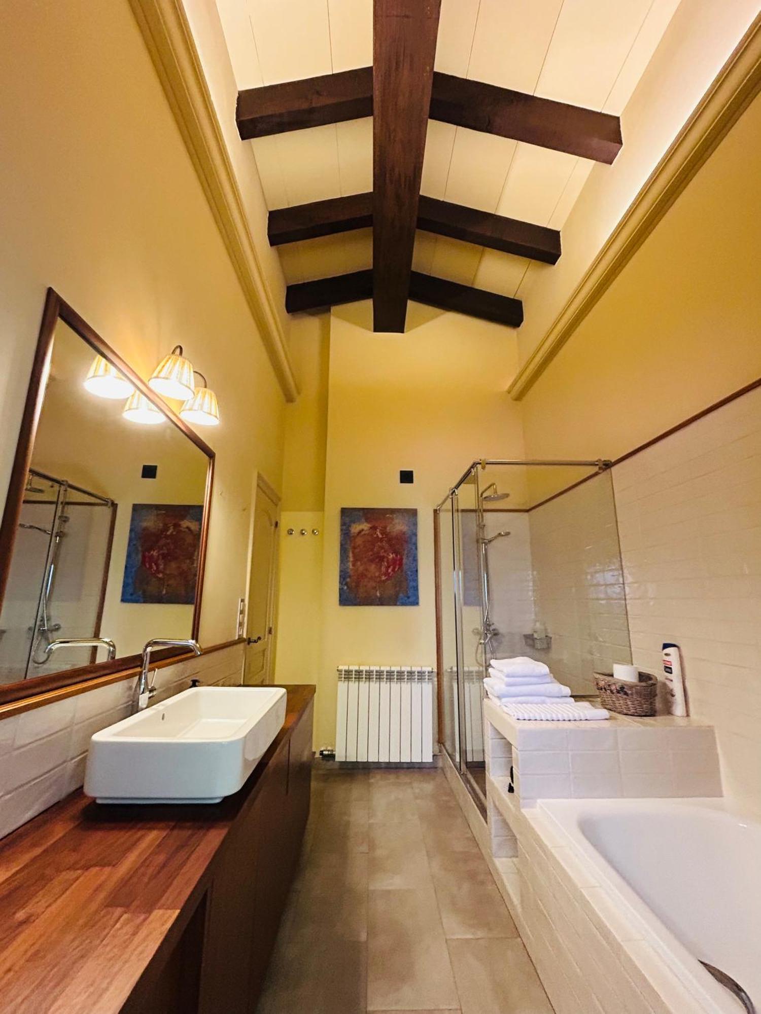 Hotel Cal Sastre Santa Pau Esterno foto
